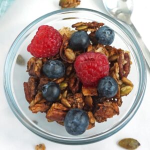 Keto crunchy granola with summer berries thumbnail