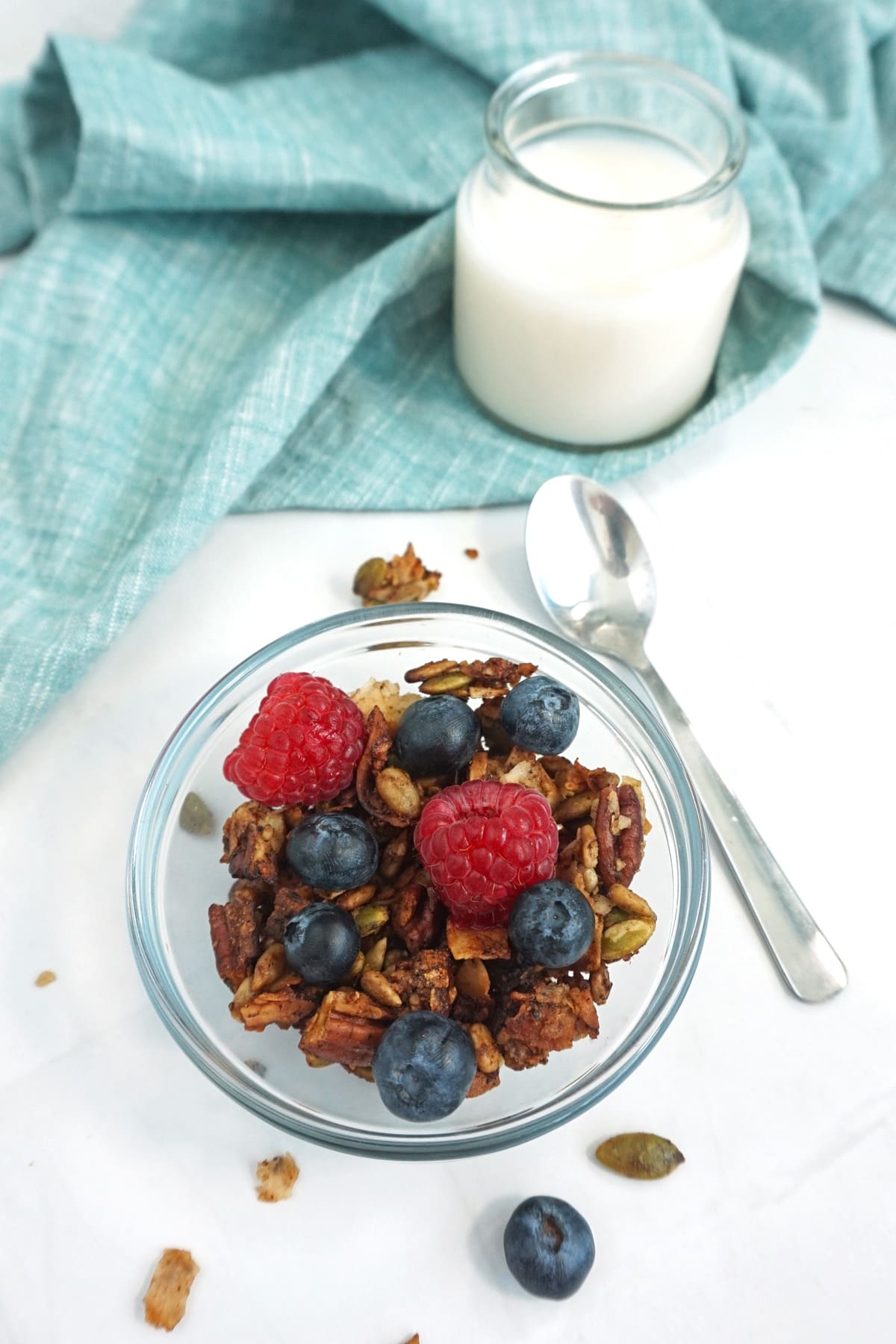 Keto crunchy granola with summer berries