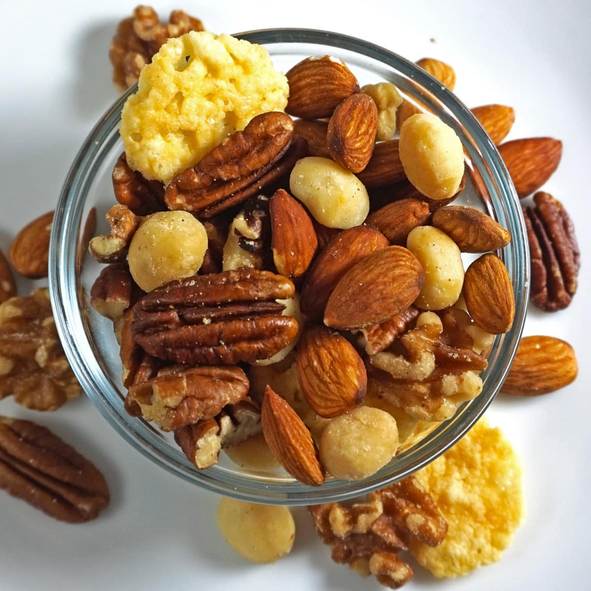 Keto snack: mixed Nuts