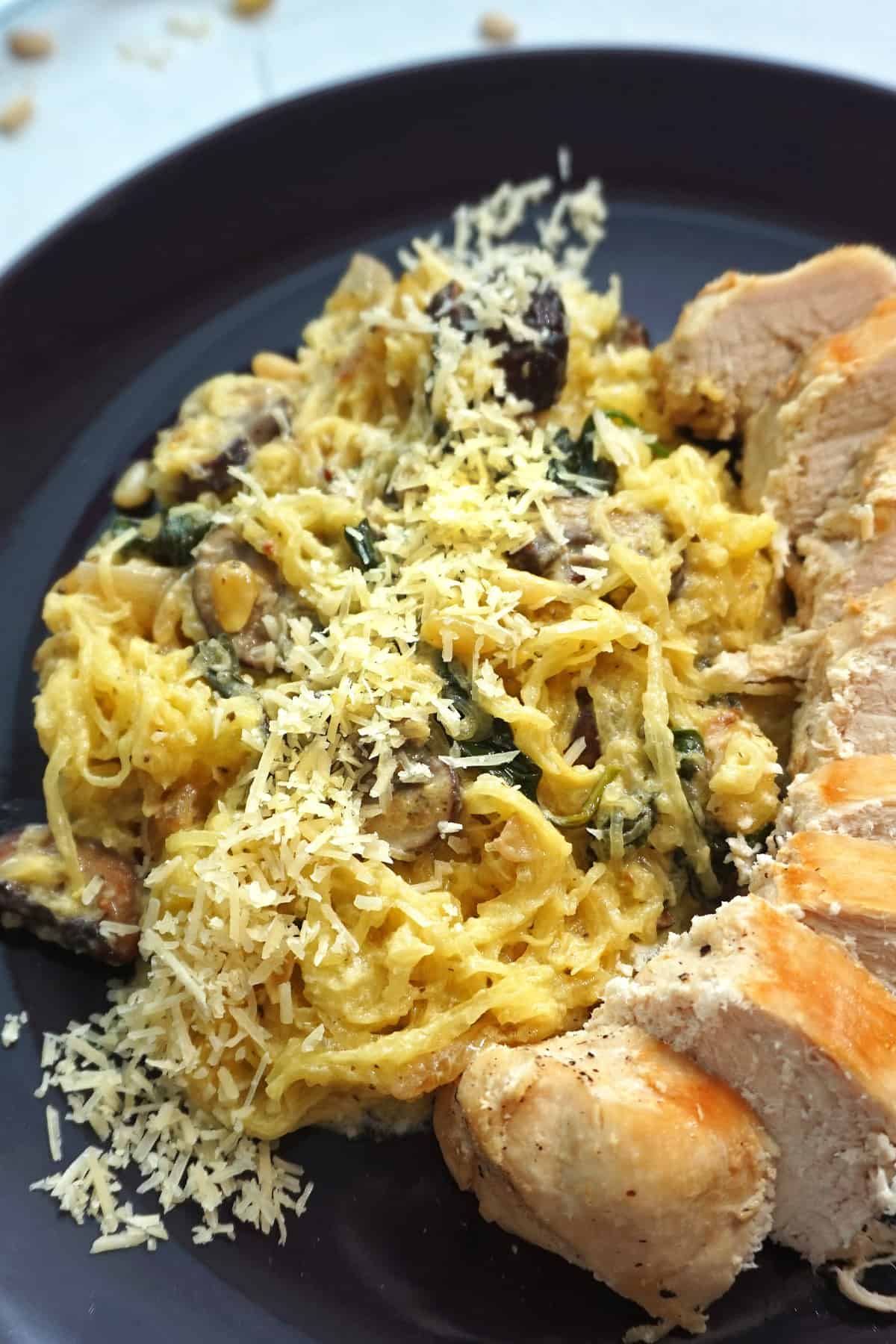 https://modernyum.com/wp-content/uploads/2020/12/spaghetti-squash-mushroom-alfredo-chicken.jpg